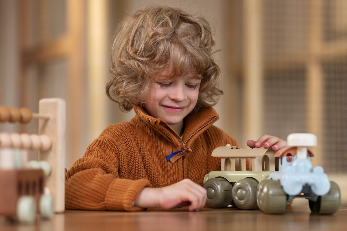 Growing Minds, Growing Fun: Why Montessori Toys Make Ideal Gifts 