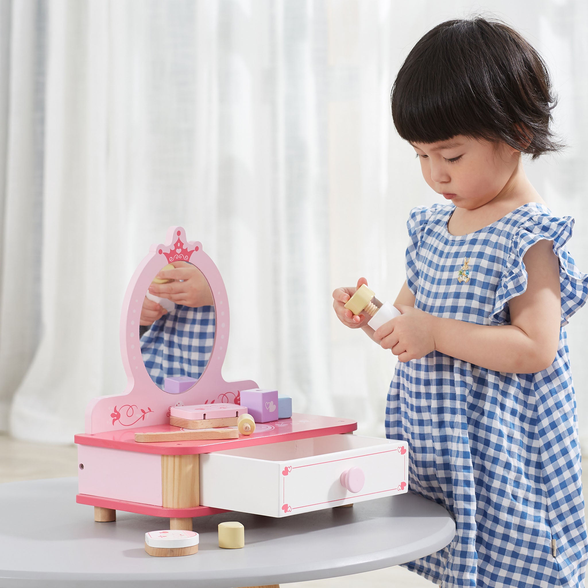 Enchanting Mirror and Dressing Table Set for Little Princesses