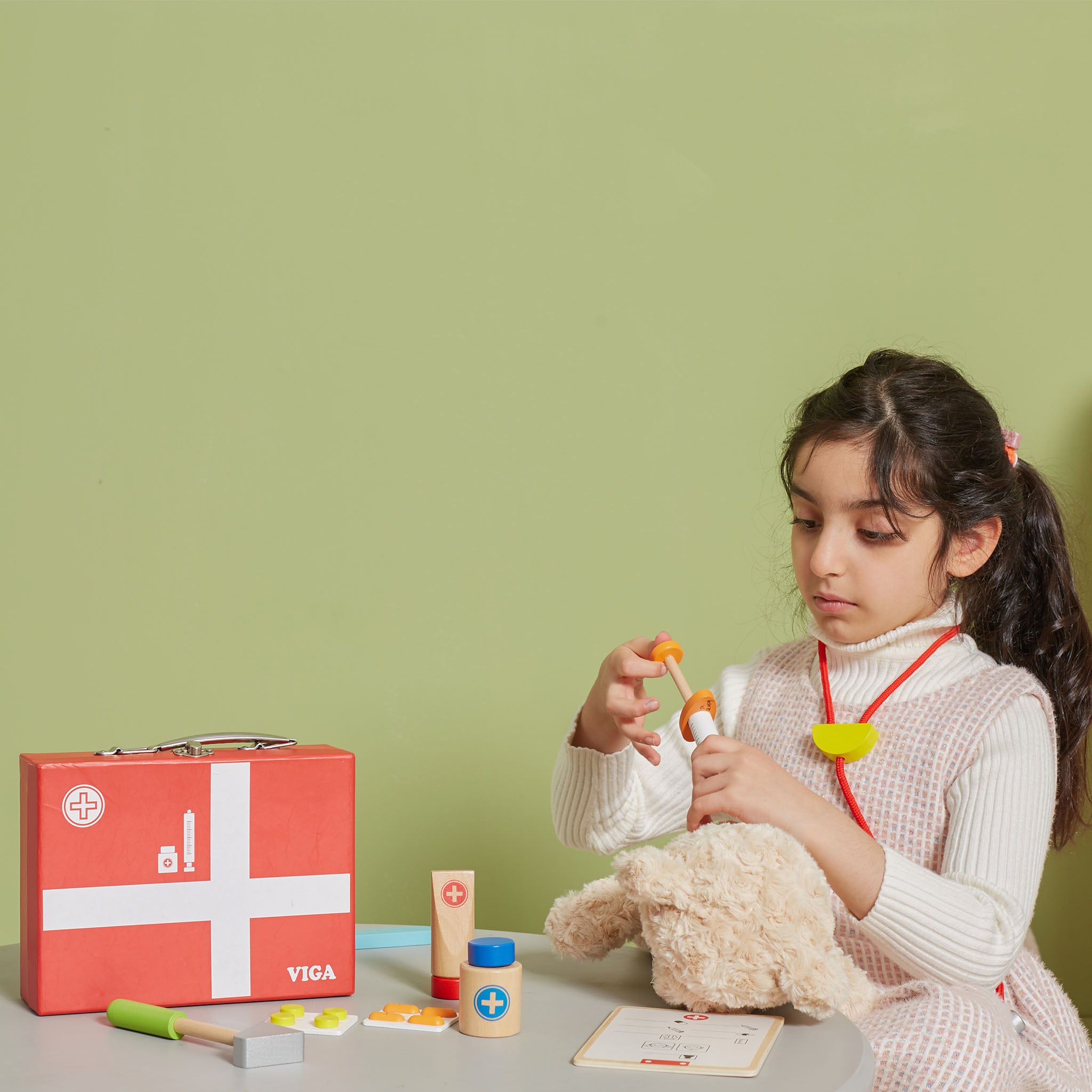 Interactive Learning Play: Medical Kit for Aspiring Little Doctors